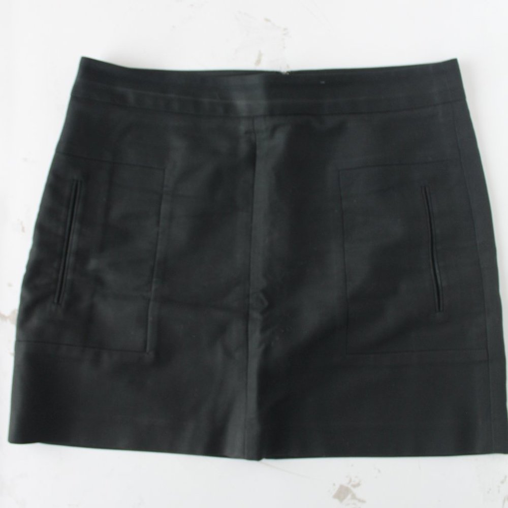 Gap Mini Skirt with Hidden Pockets Size 6 in True Black